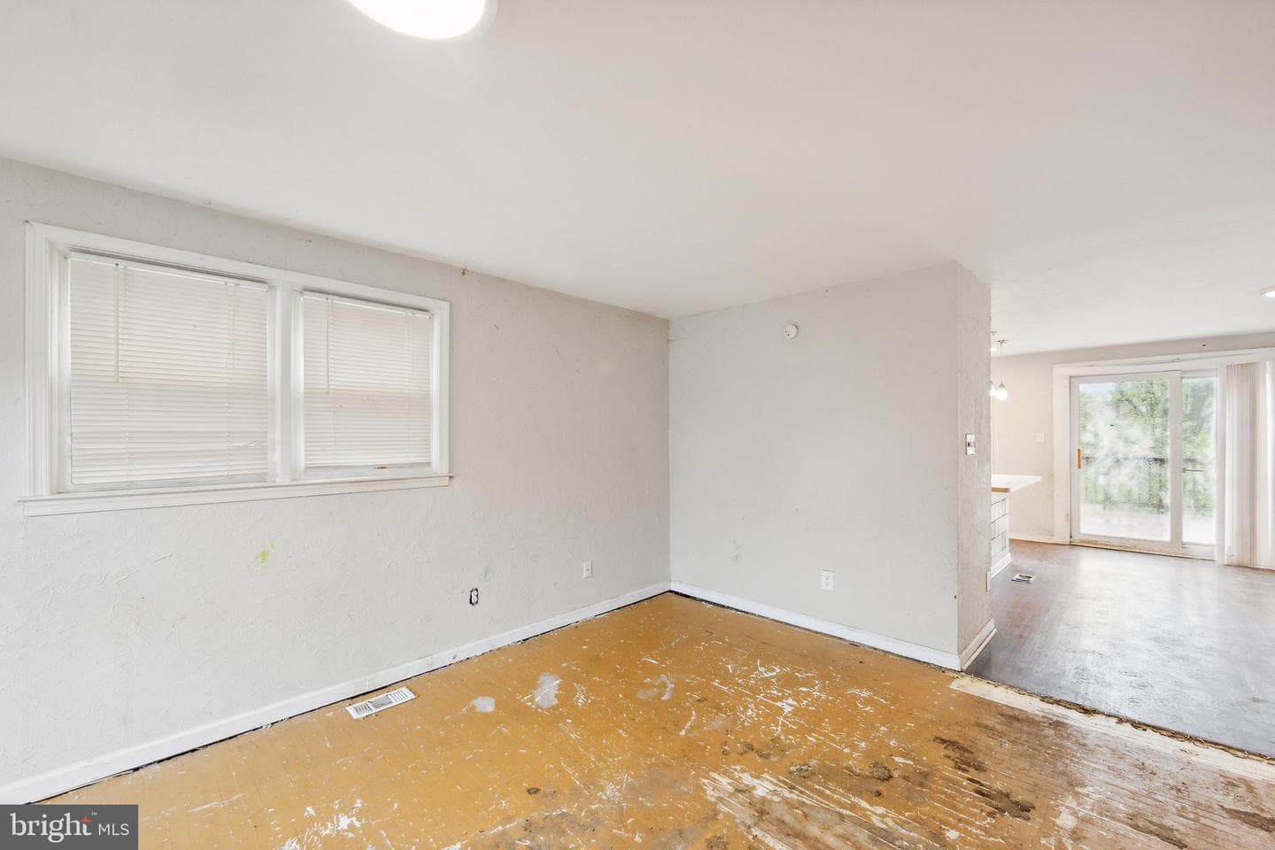 335 Mary Street photo 7