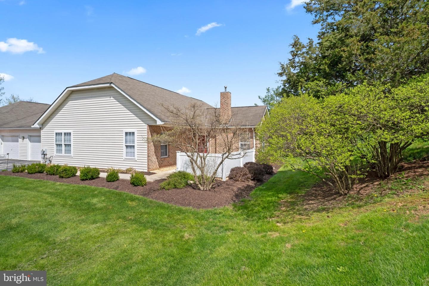 163 Village Way #8d photo 4