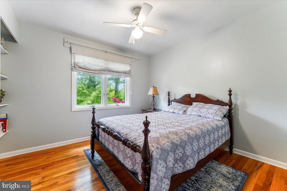 942 Cossart Road photo 20