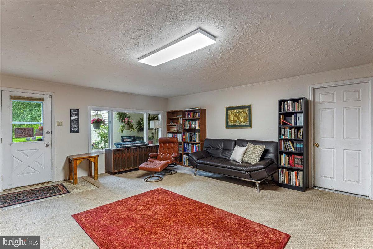 942 Cossart Road photo 28