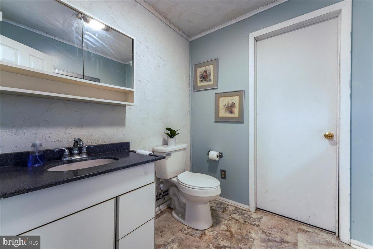 942 Cossart Road photo 29