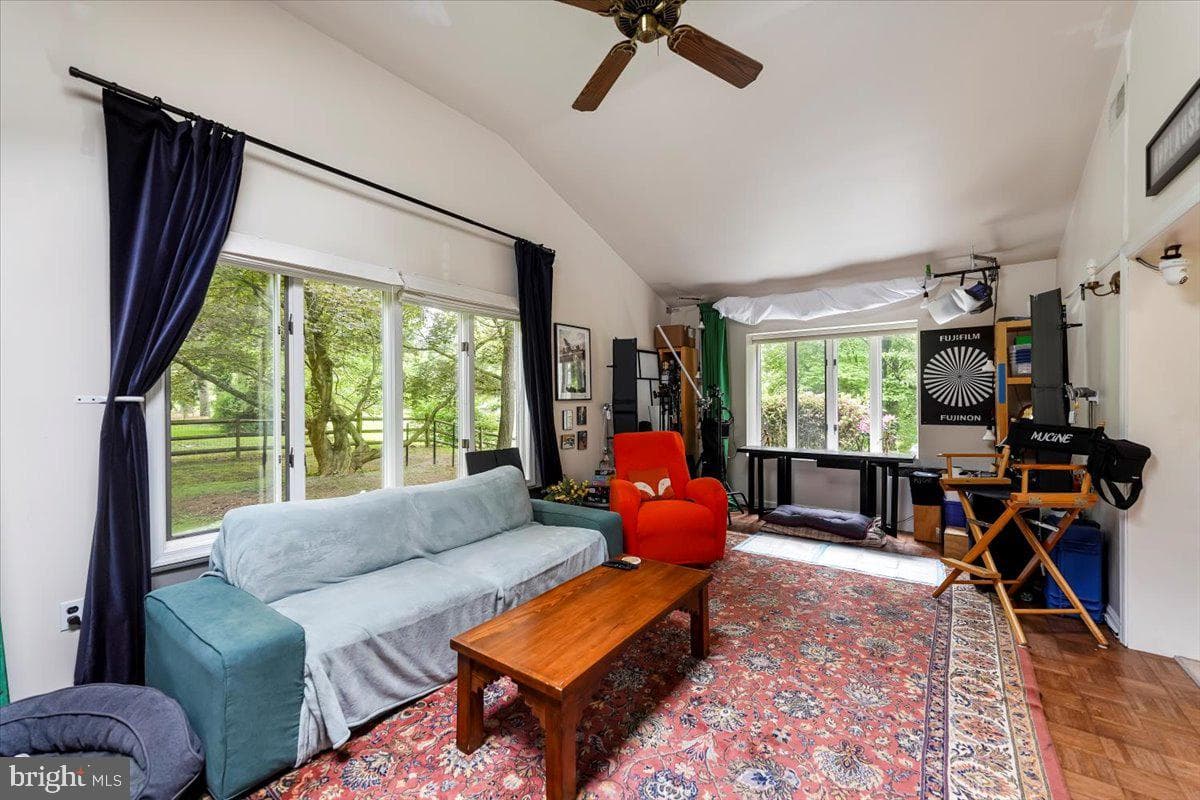 942 Cossart Road photo 30