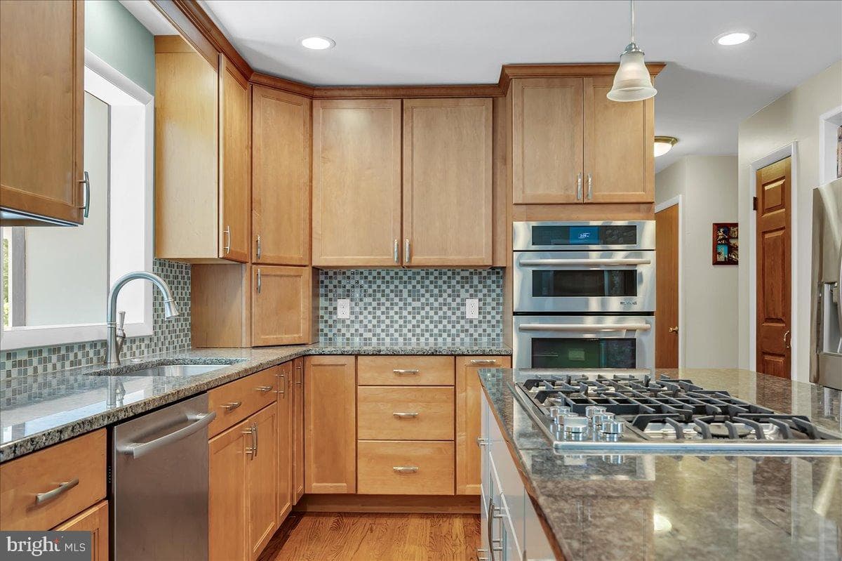 120 Eden Road photo 8