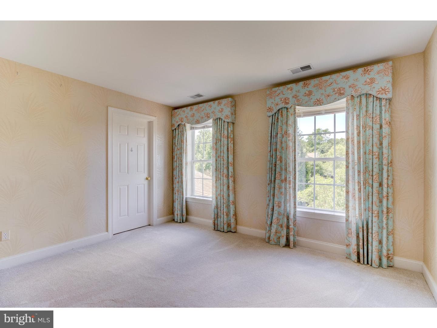 303 Hyatt Lane photo 36