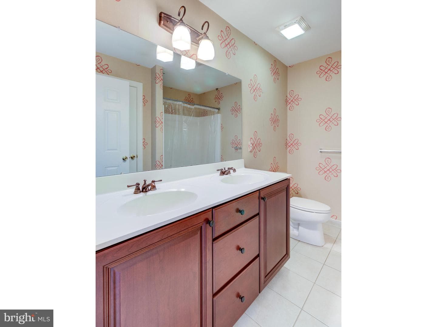 303 Hyatt Lane photo 38