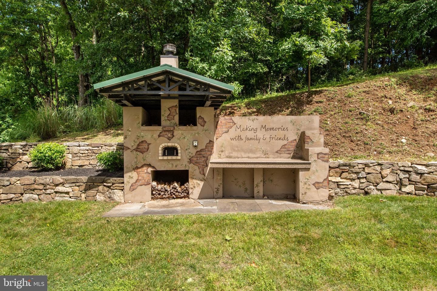 638 Church Road photo 3