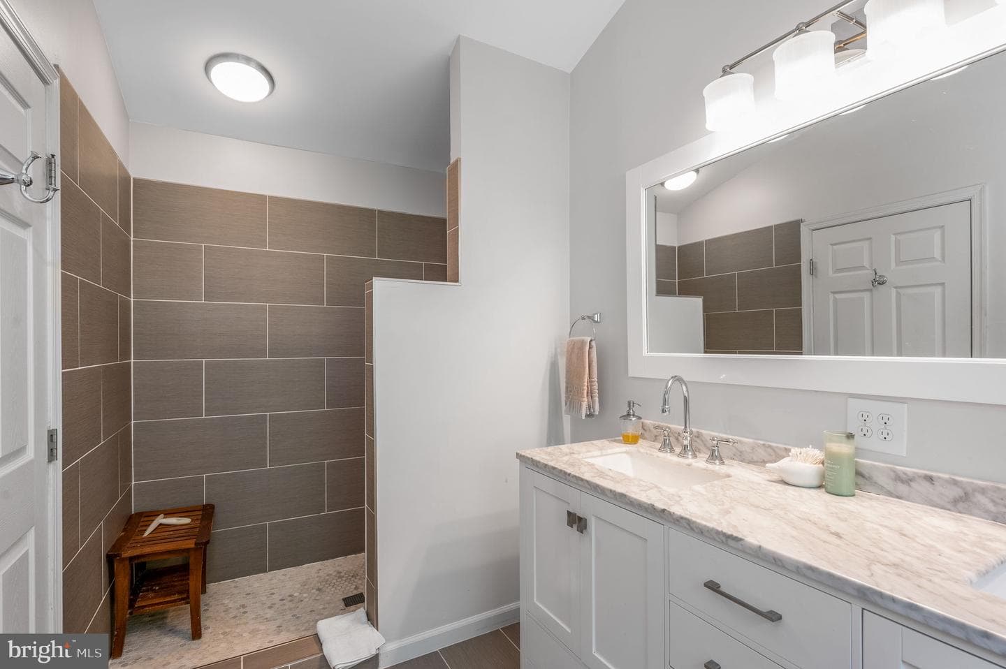 137 Stewarts Court #305 photo 18