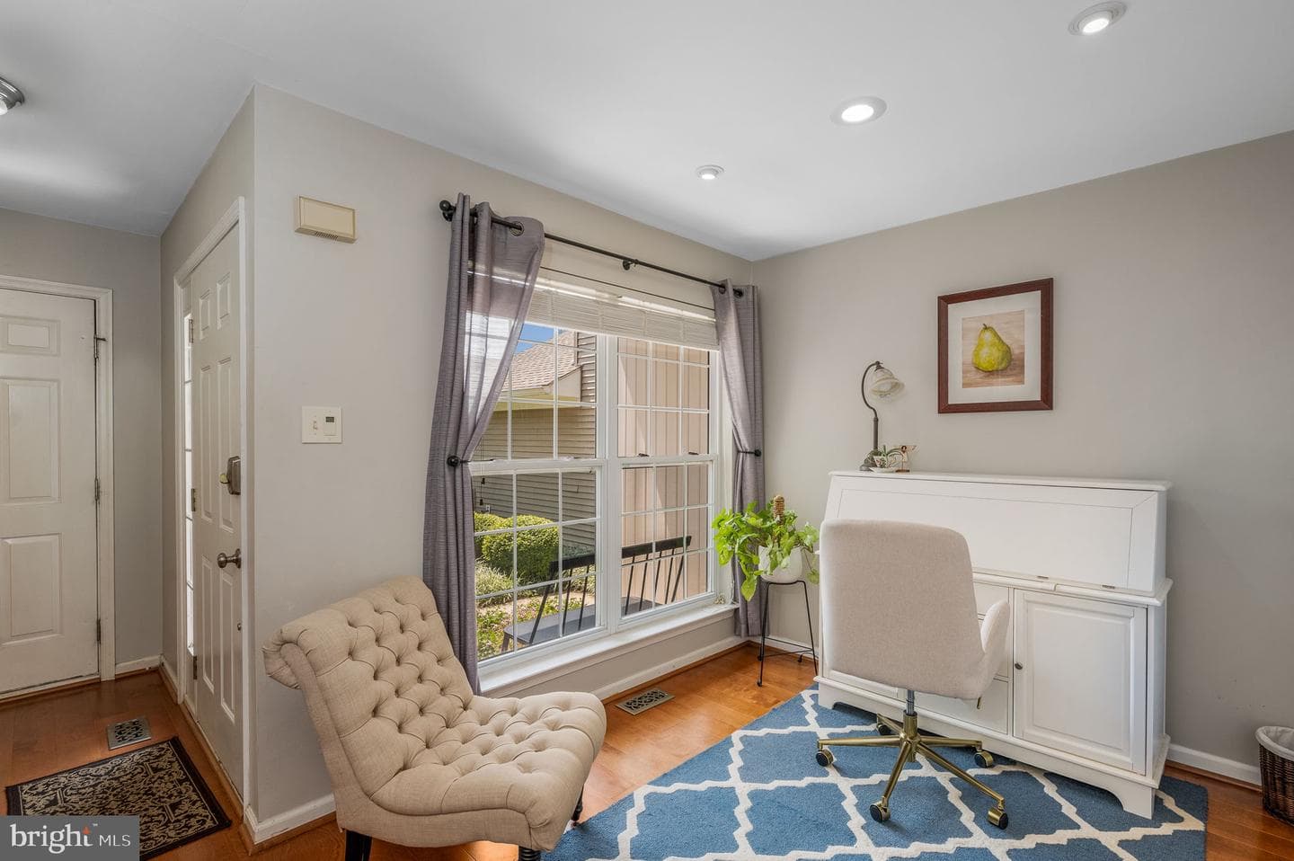 137 Stewarts Court #305 photo 3