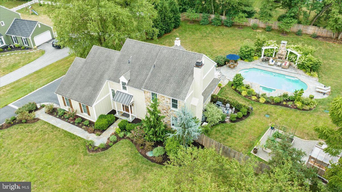1485 Tullamore Lane photo 8