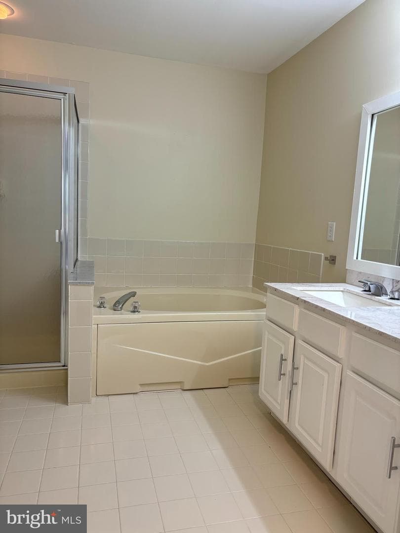 113 Regents Court photo 17