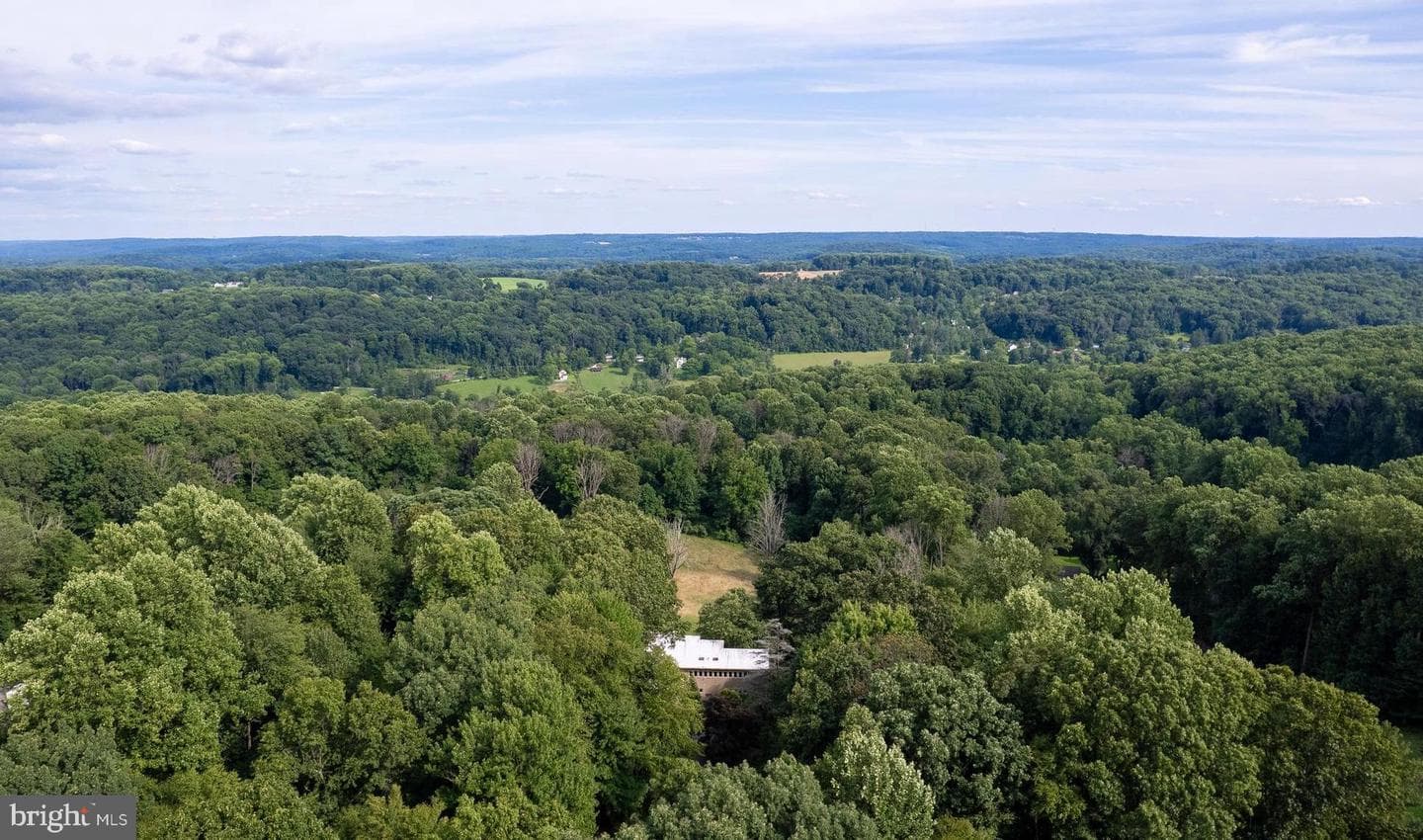 1646 Hilltop Road photo 2