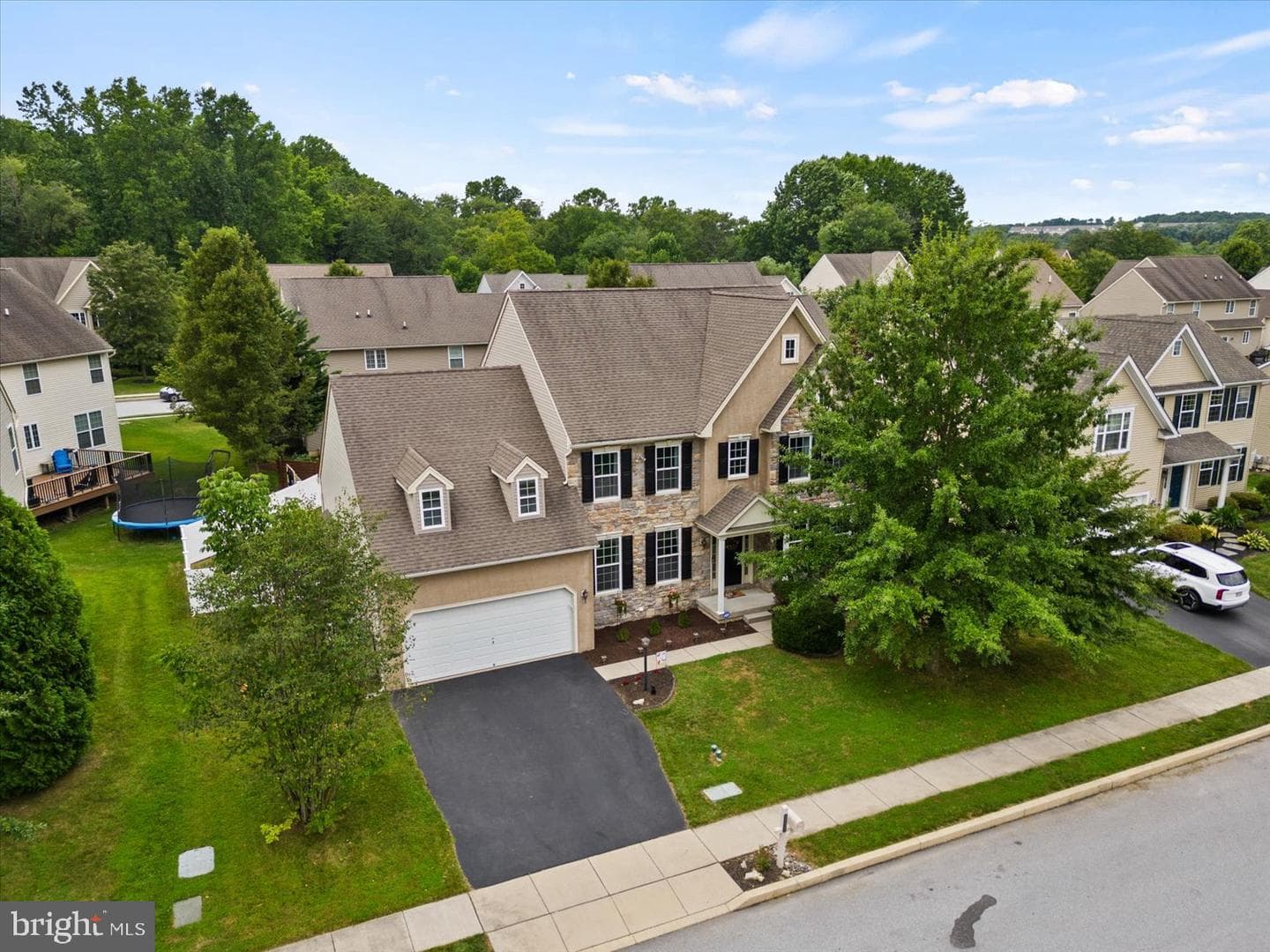 1233 Devonshire Road photo 2