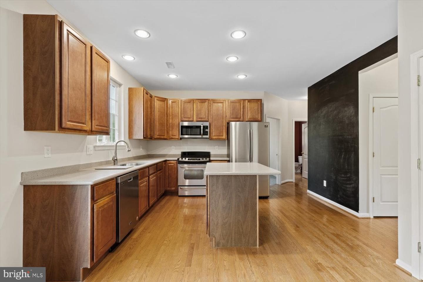 1233 Devonshire Road photo 20