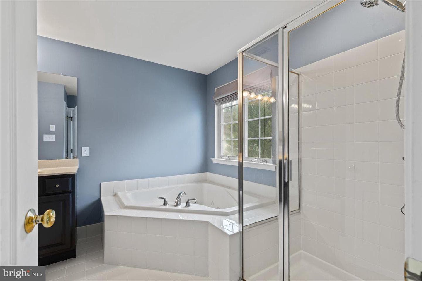 1233 Devonshire Road photo 32