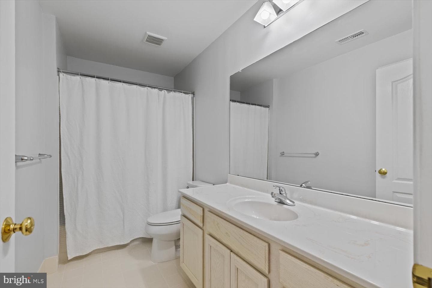 1233 Devonshire Road photo 40