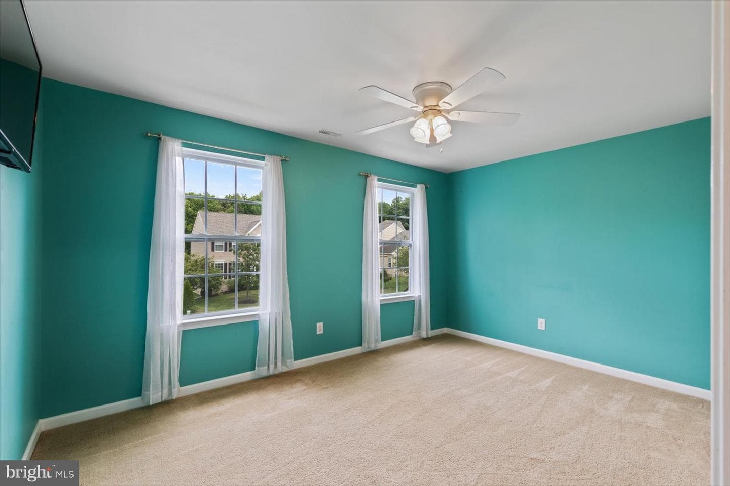 1233 Devonshire Road photo 41