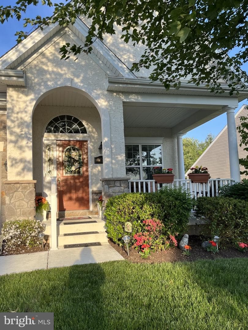 204 Hendrickson Lane photo 2