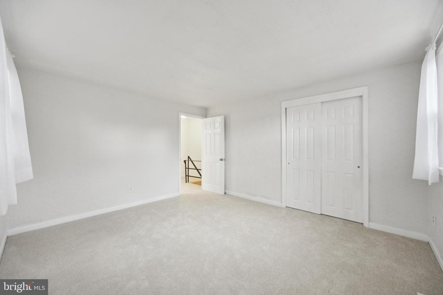 335 Mary Street photo 23