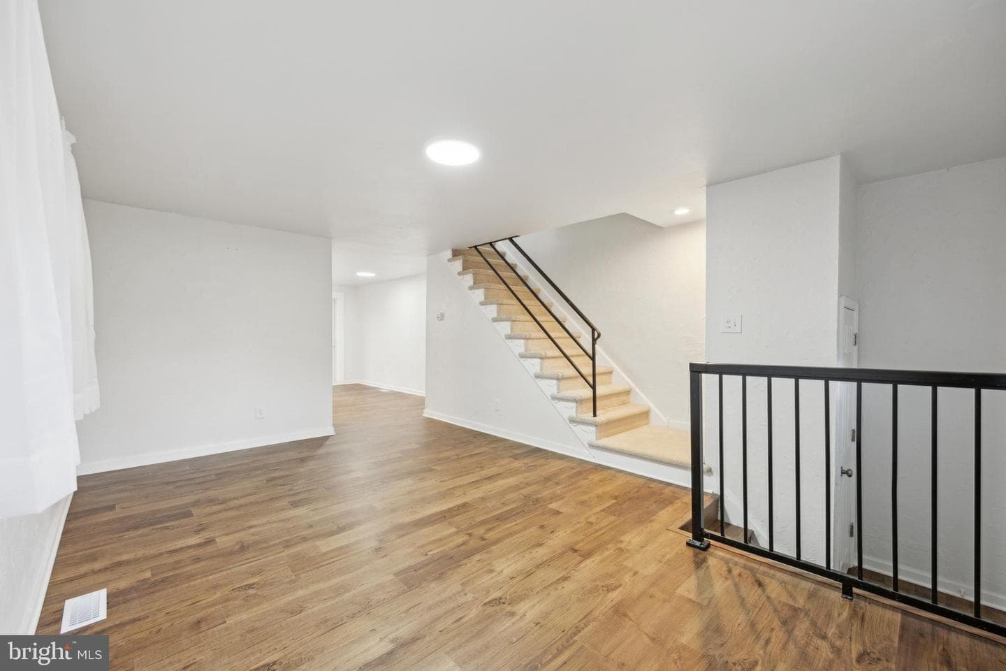 335 Mary Street photo 6