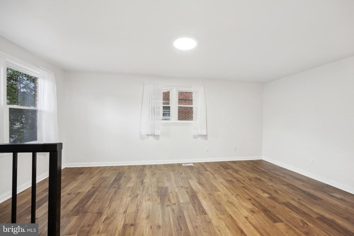 335 Mary Street photo 7