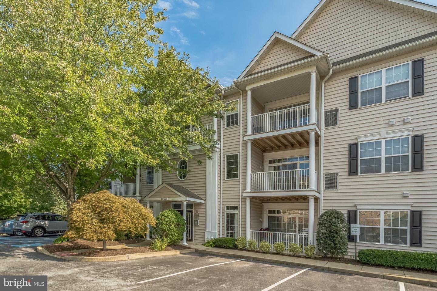 211 Victoria Gardens Drive #f photo 2