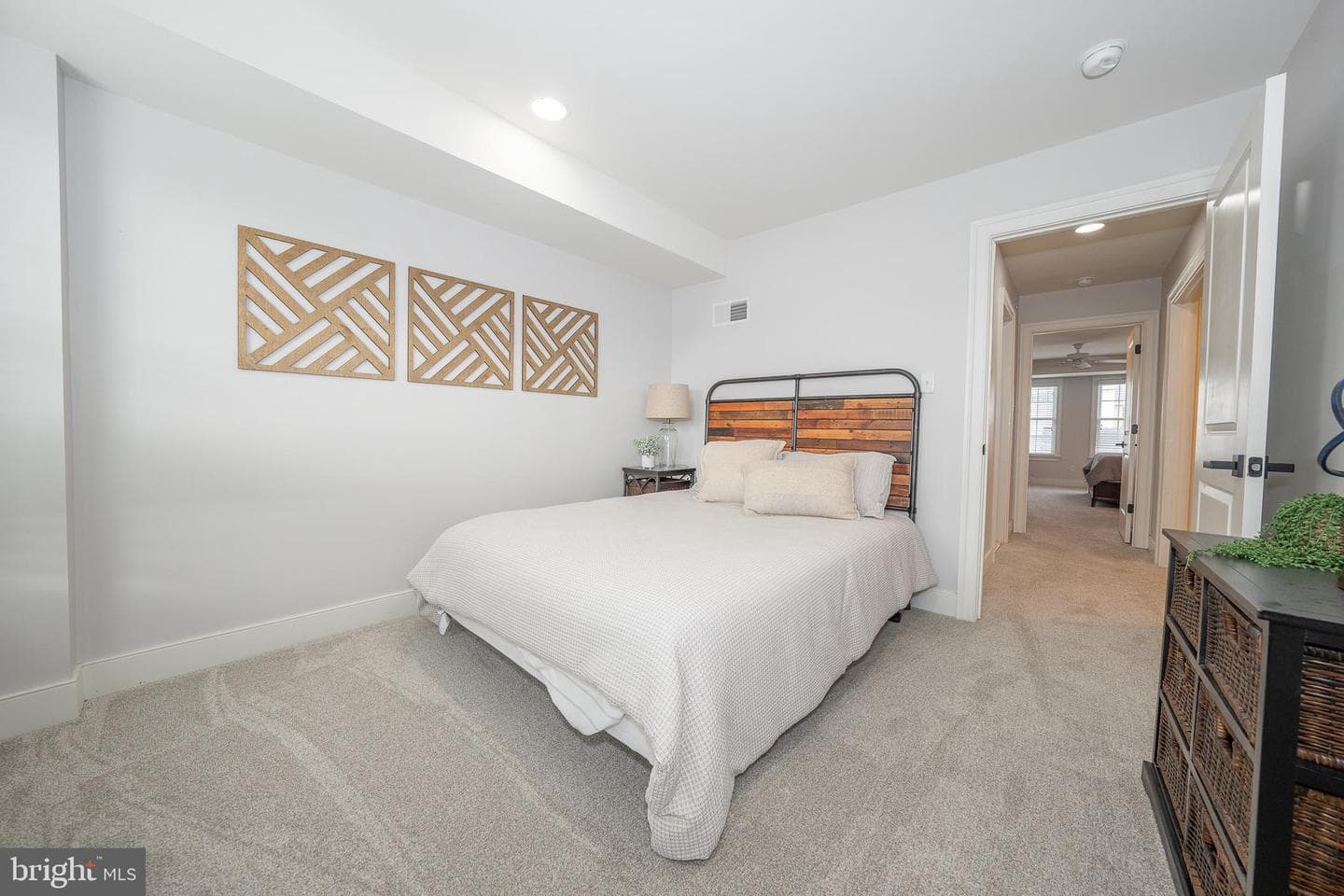 611 W Mulberry Street photo 21
