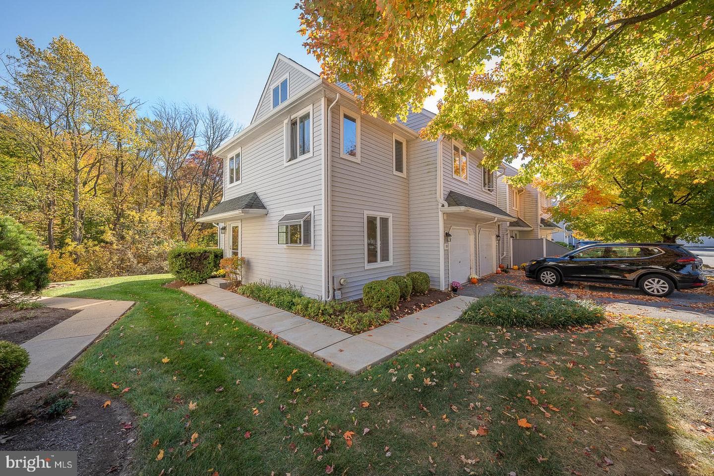 122 W Thomas Court photo 1