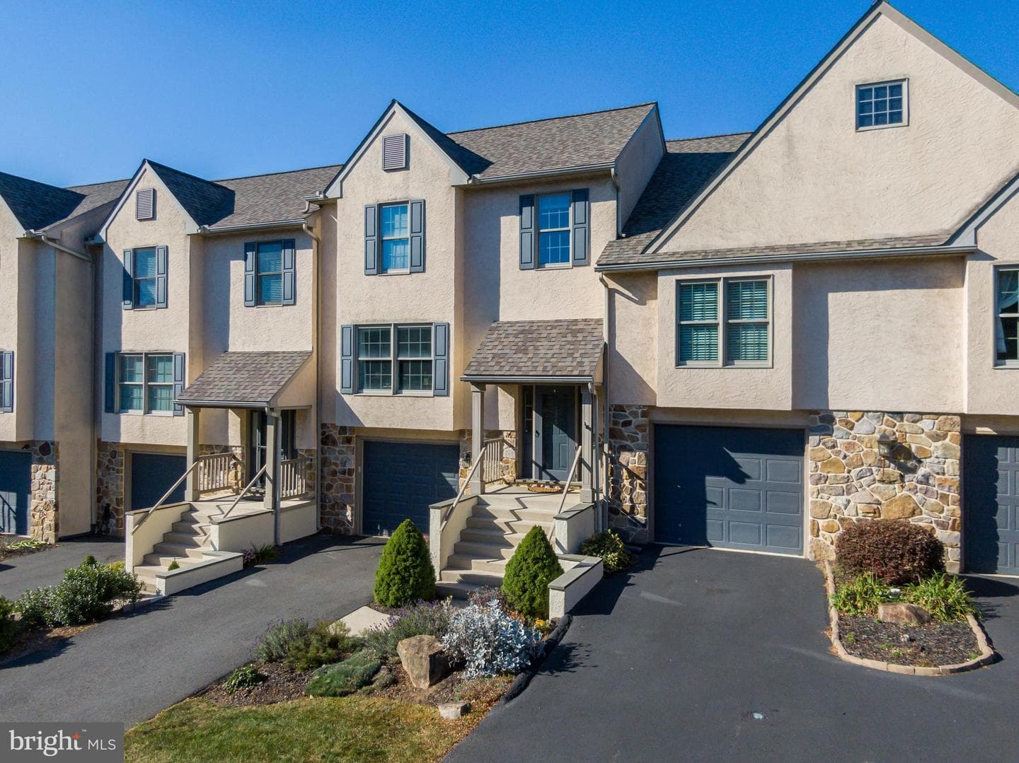 126 Steeplechase Drive photo 2