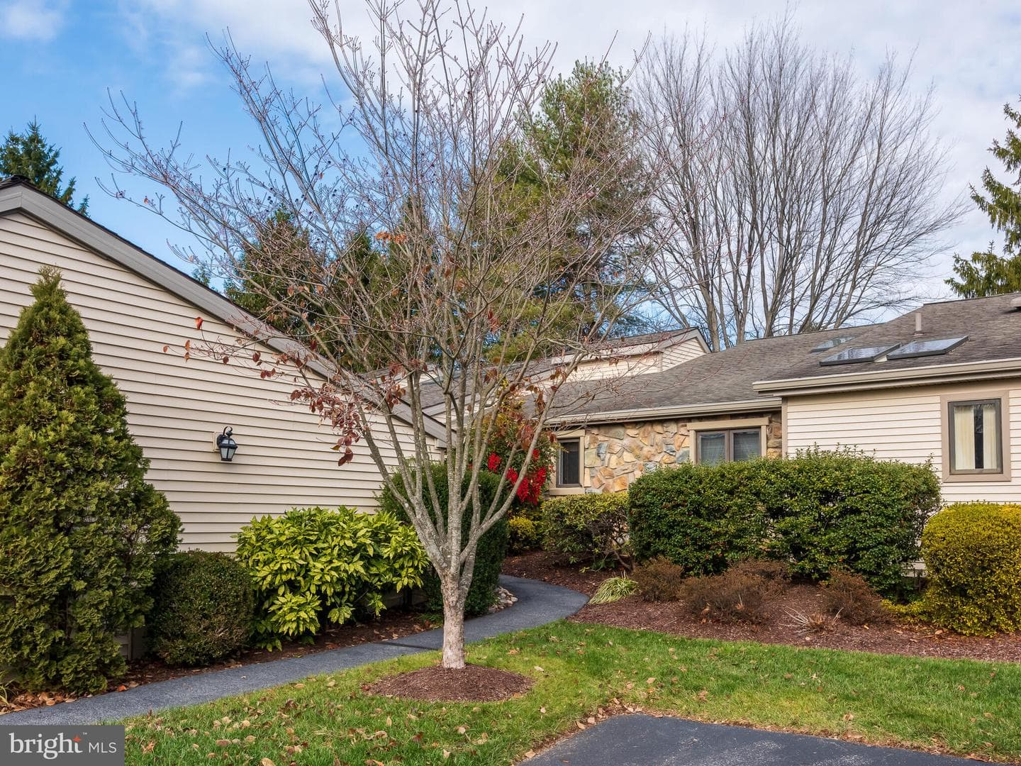 1061 Kennett Way photo 3
