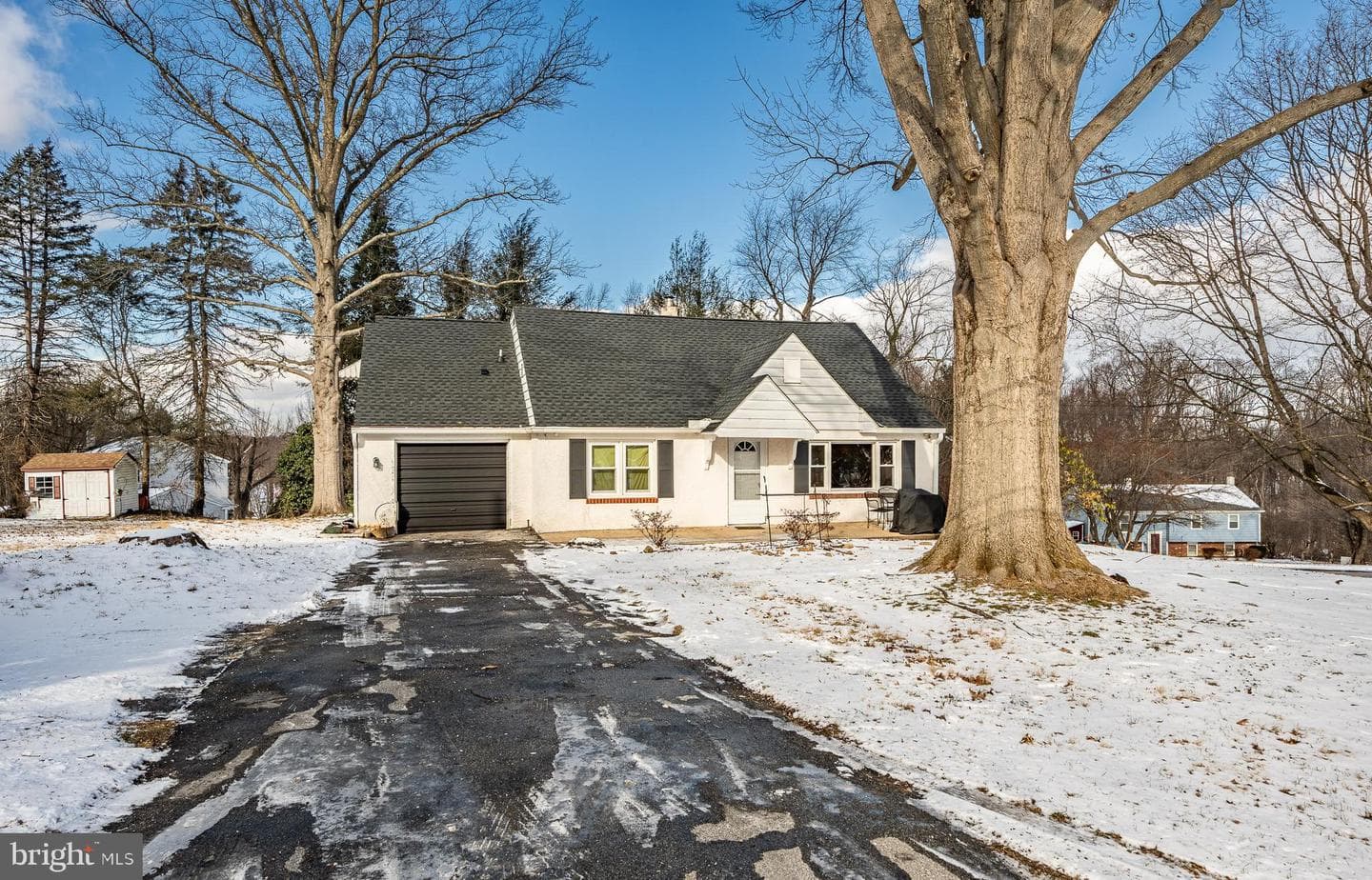 2521 Grandview Road photo 1