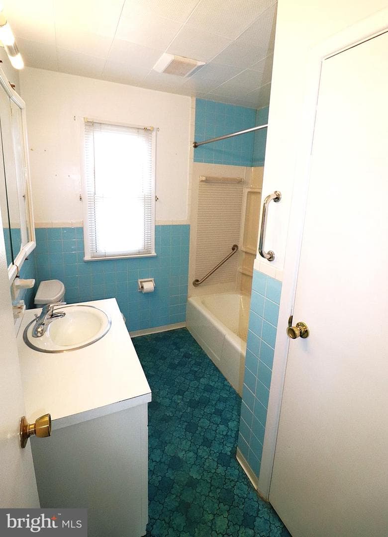 1221 Tyler Avenue photo 22