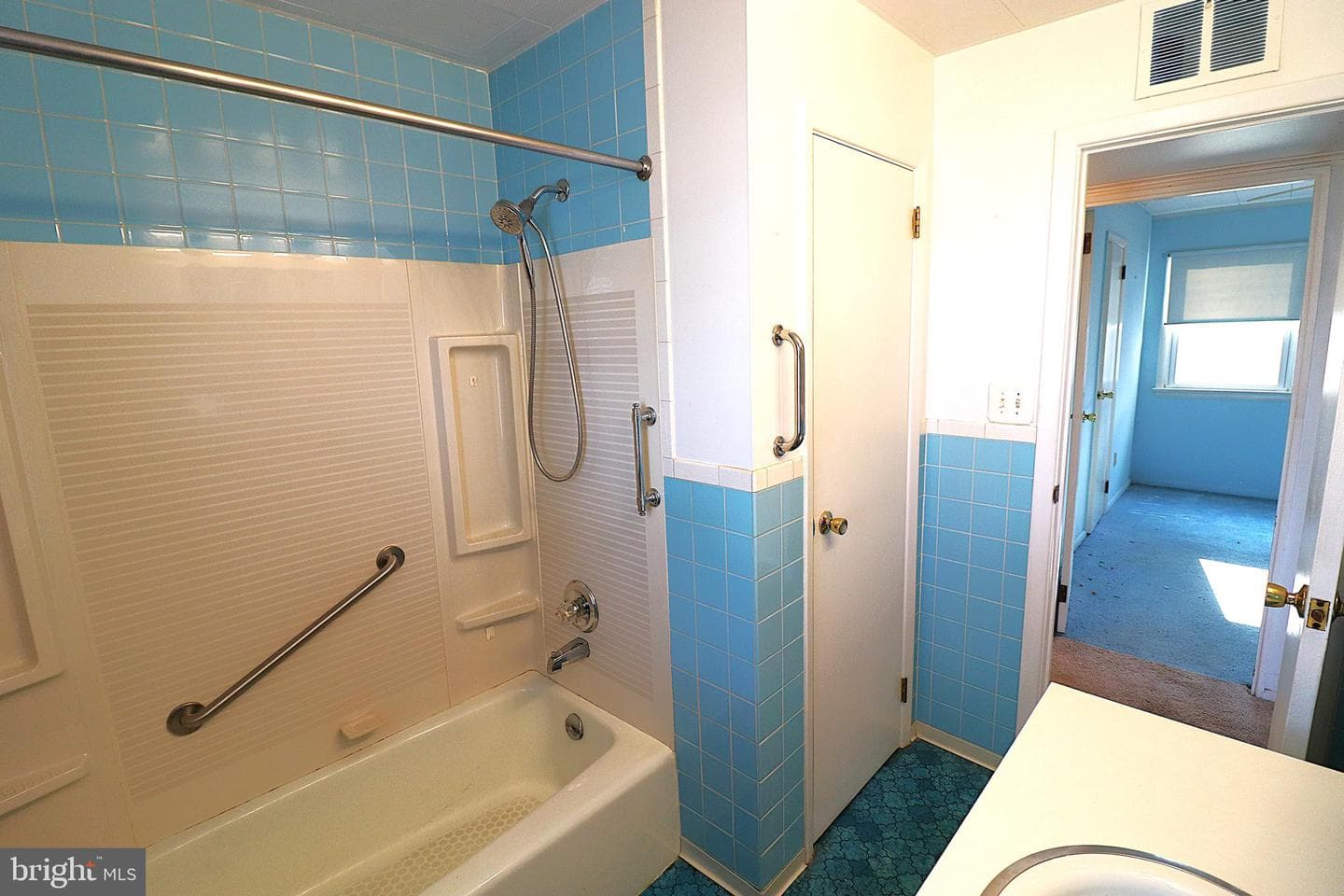 1221 Tyler Avenue photo 23
