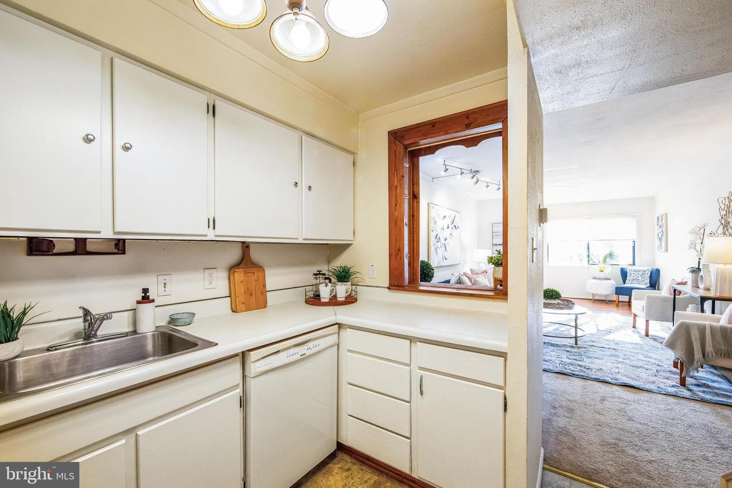 505 Summit House photo 9