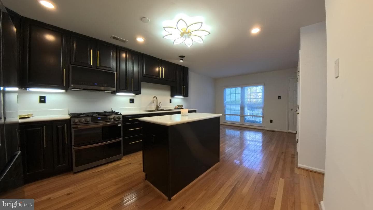 114 Fairfax Court #2204 photo 10
