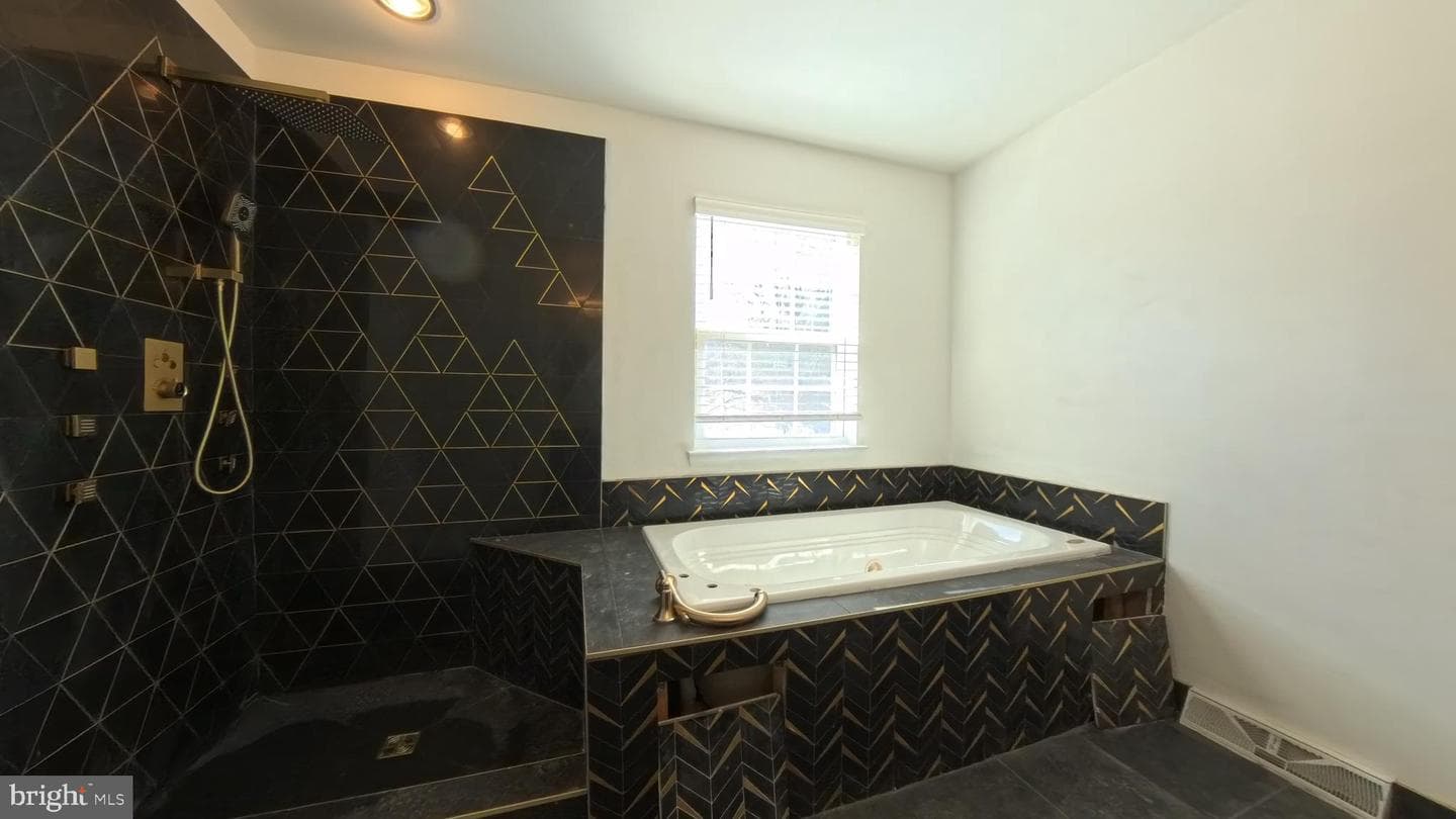 114 Fairfax Court #2204 photo 15