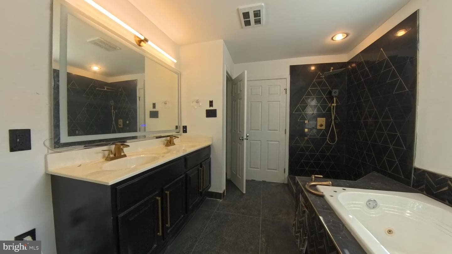 114 Fairfax Court #2204 photo 16