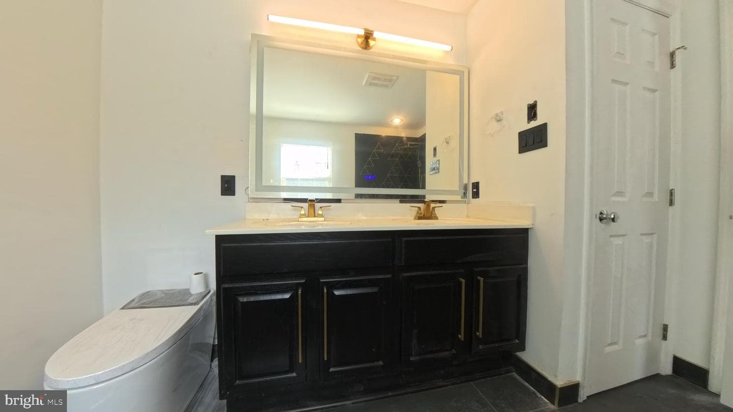 114 Fairfax Court #2204 photo 17