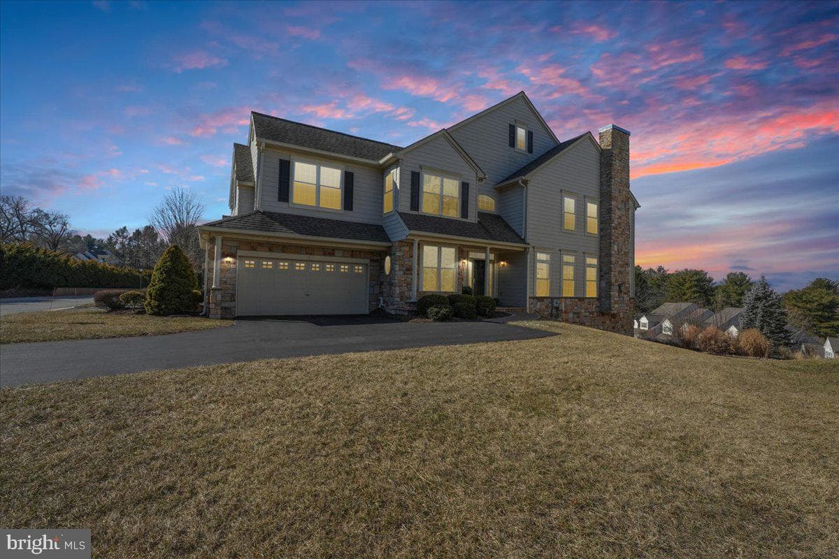 216 Greenbriar Drive photo 40