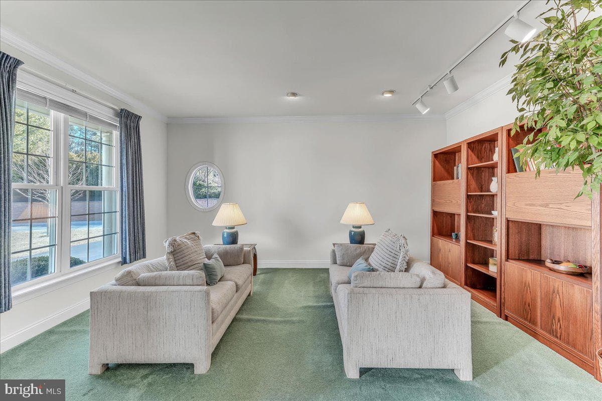 216 Greenbriar Drive photo 8
