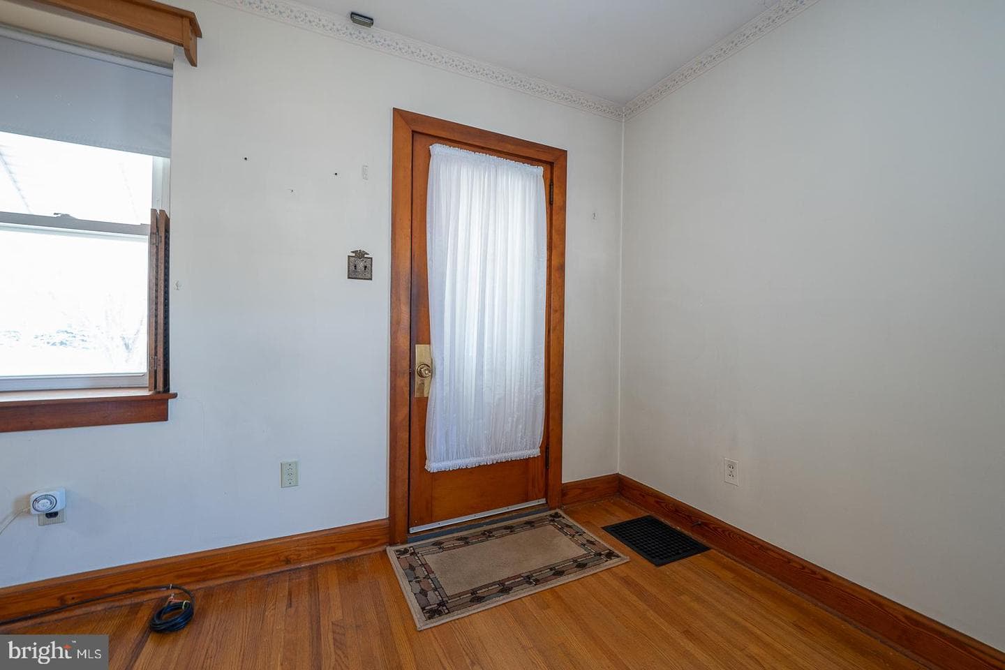 821 W 2nd Avenue photo 13