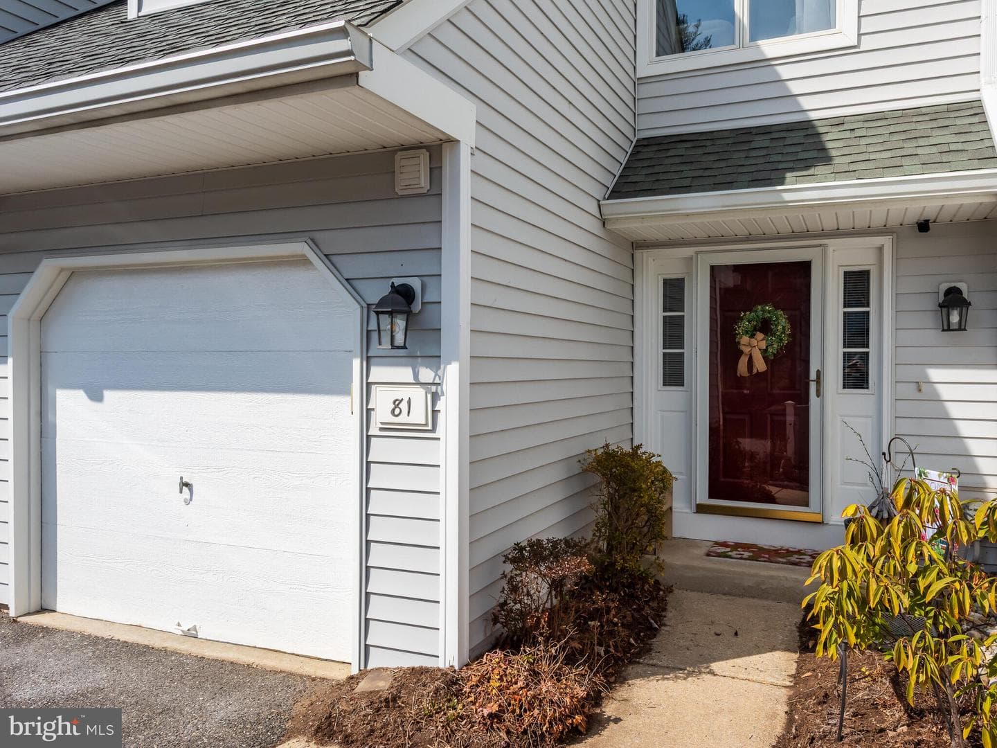 81 E Thomas Court photo 2