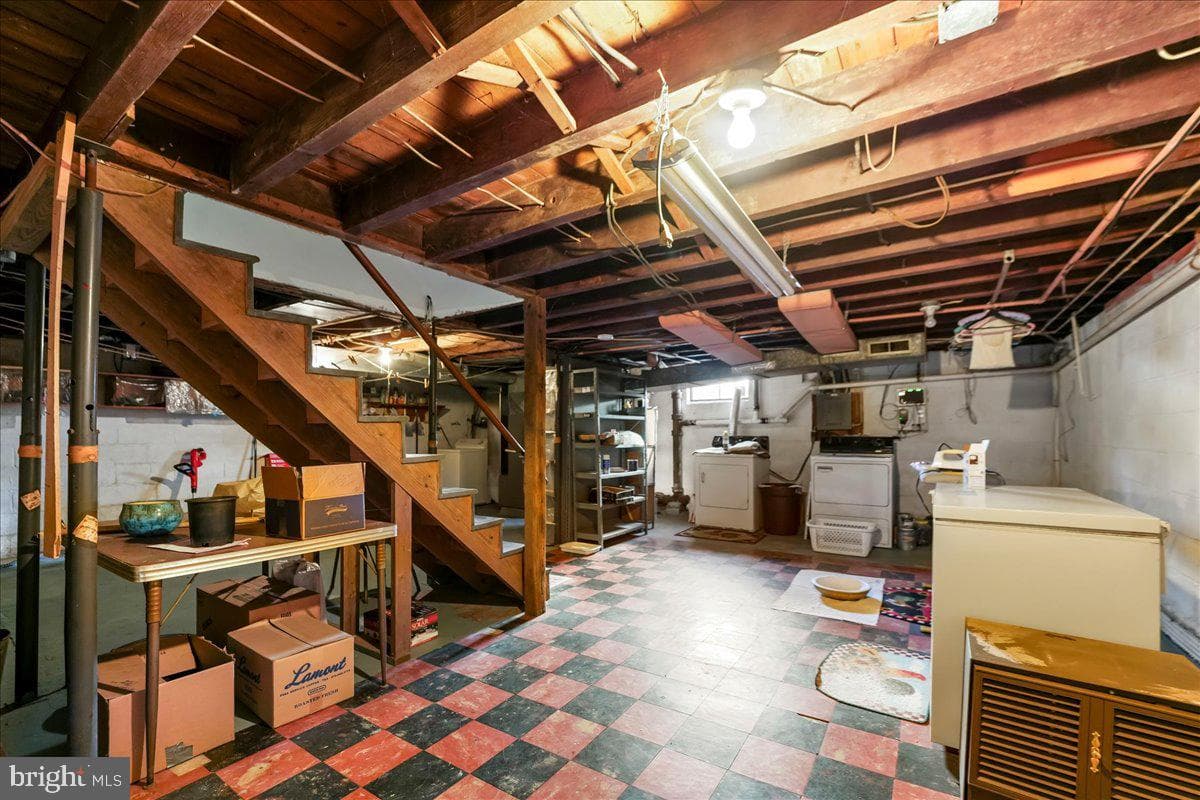 307 Scarlett Avenue photo 18