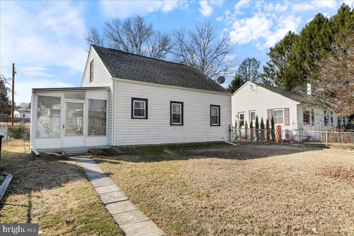 307 Scarlett Avenue photo 24