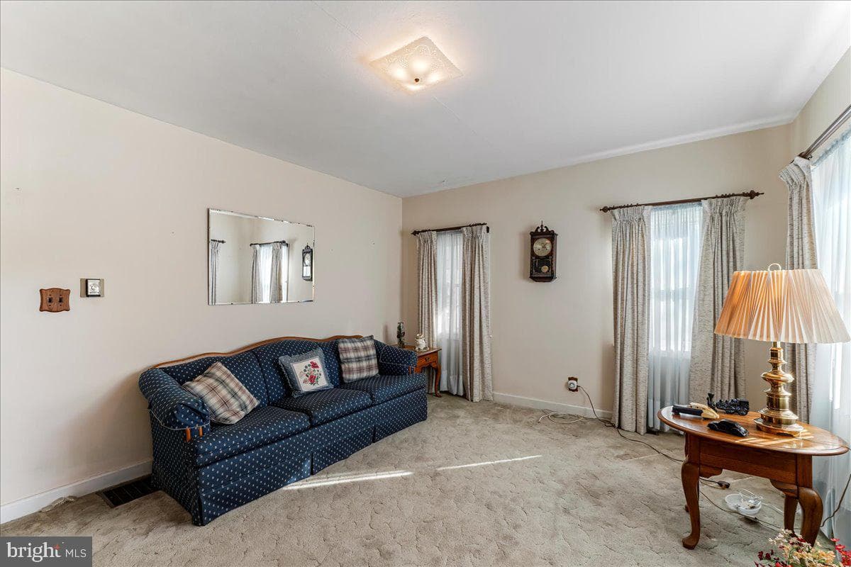307 Scarlett Avenue photo 4