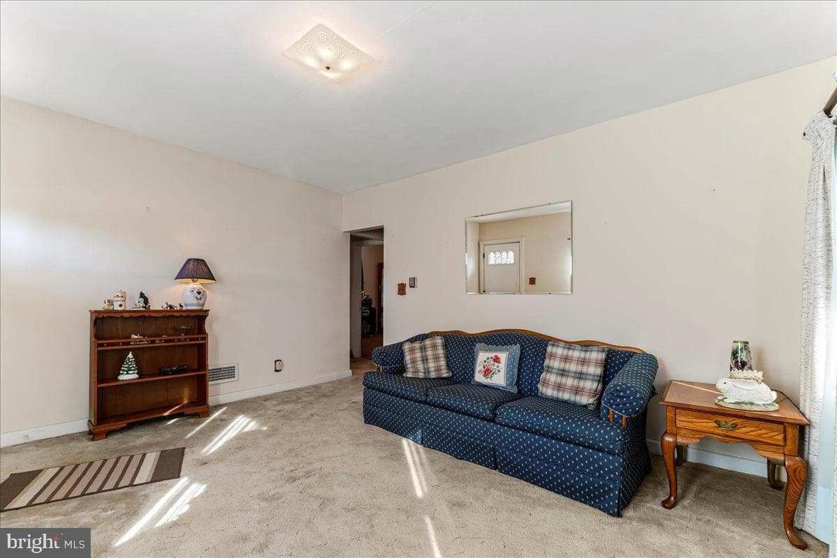 307 Scarlett Avenue photo 6