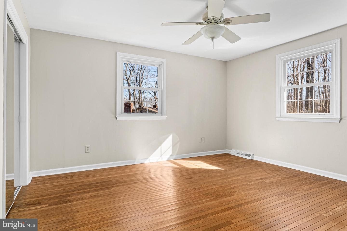 1580 Maple Avenue photo 32