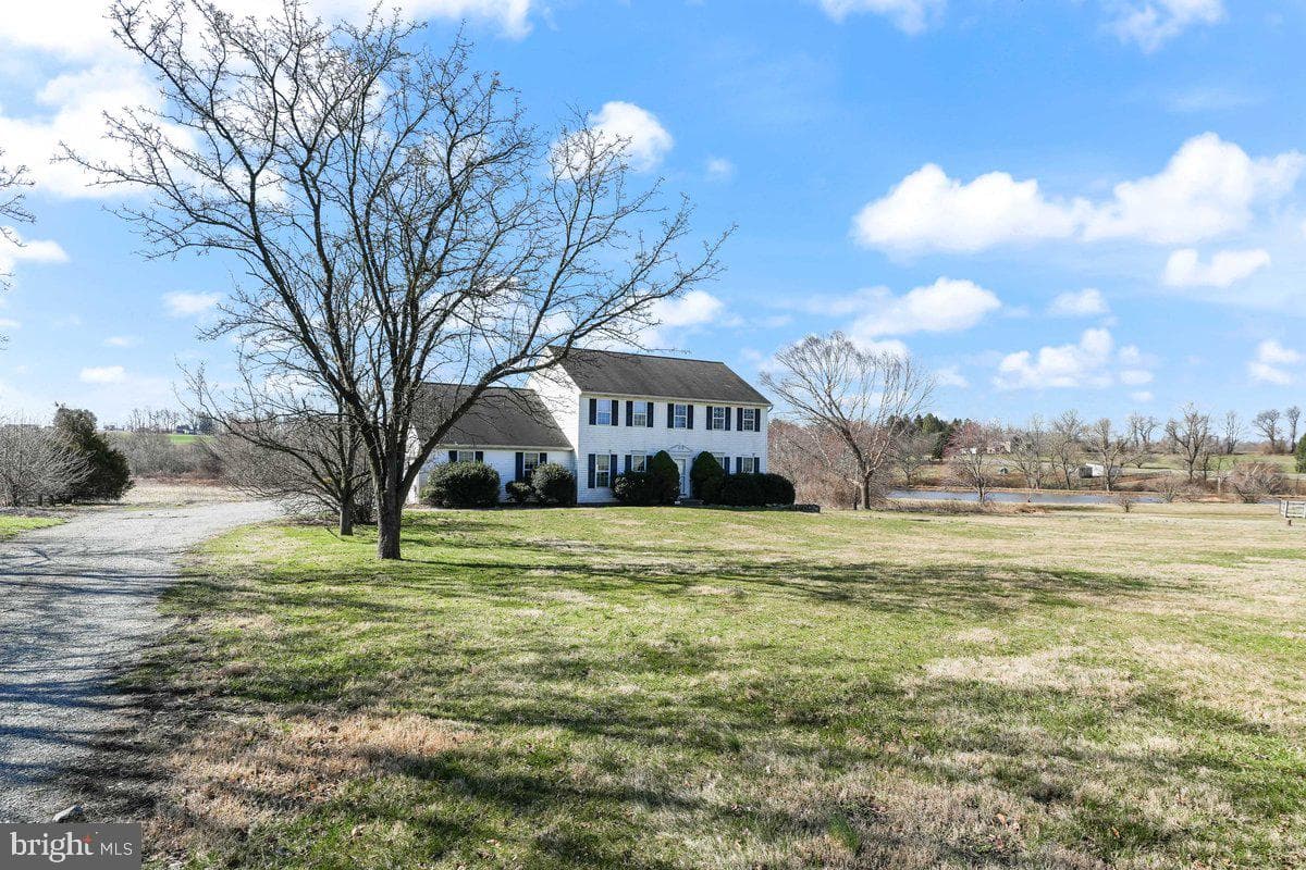 714 Waterway Road photo 1