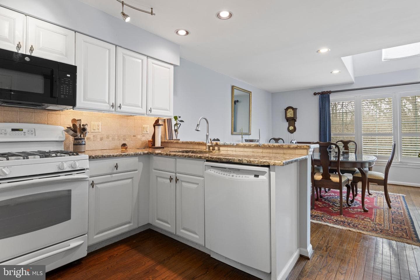 21 Newport Drive photo 33
