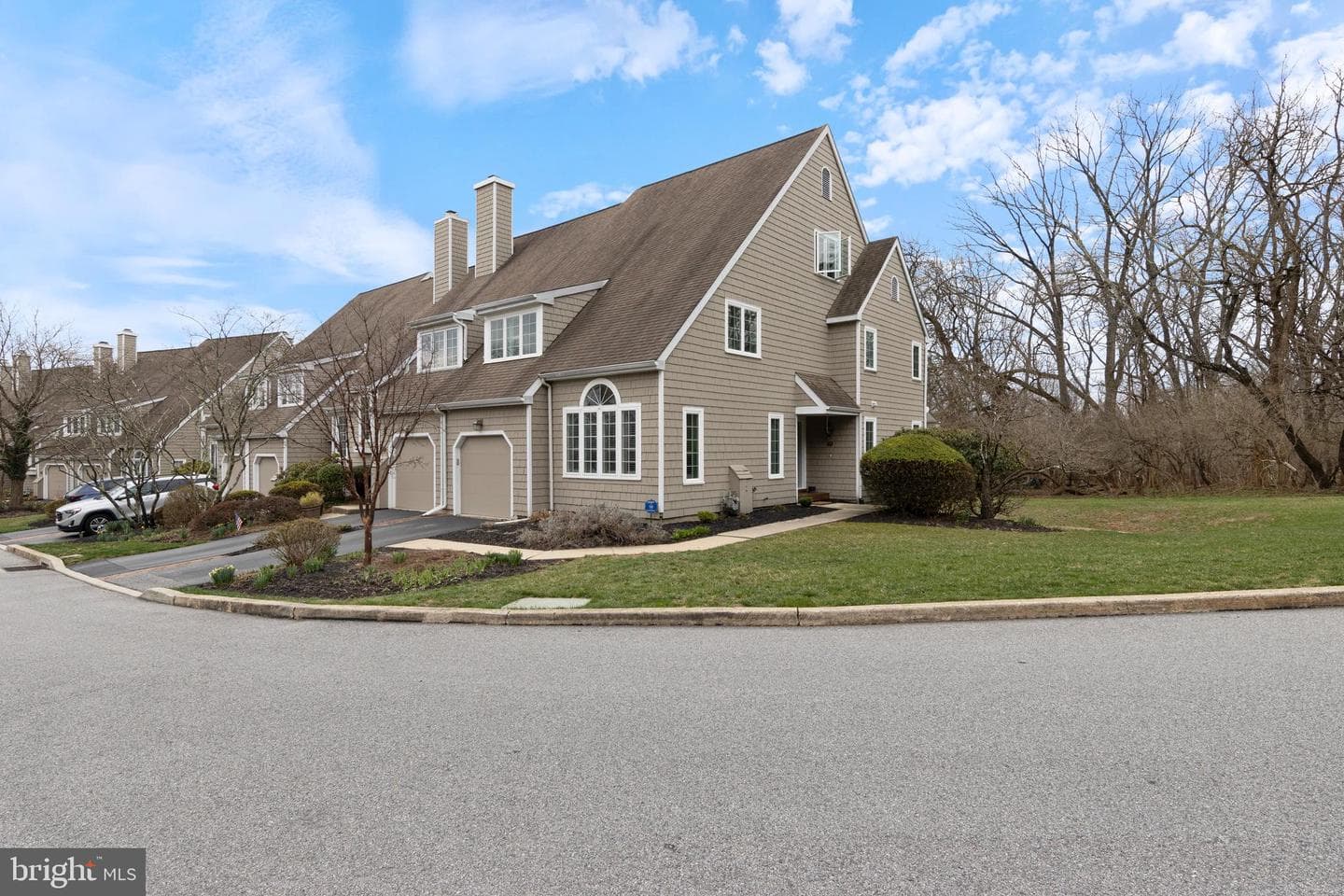 21 Newport Drive photo 4