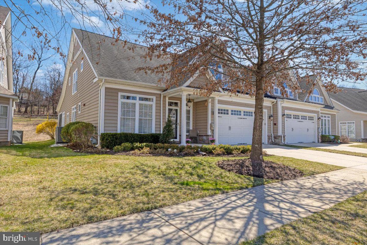 1064 Balfour Circle photo 2
